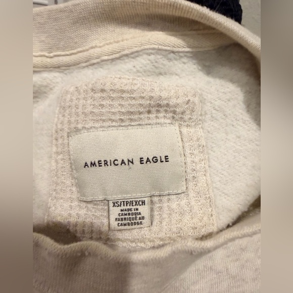 American Eagle Cream/Oatmeal Sweatshirt with Outdoor Graphic - Picture 3 of 3